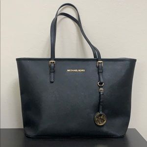Michael Kors Jet Set Travel Top Zip Medium Tote
